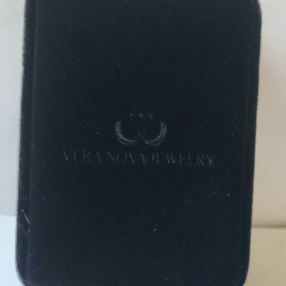 NWT  Blue crystal silver heart pendant necklace, adjustable 18" to 20". - Picture 7 of 7